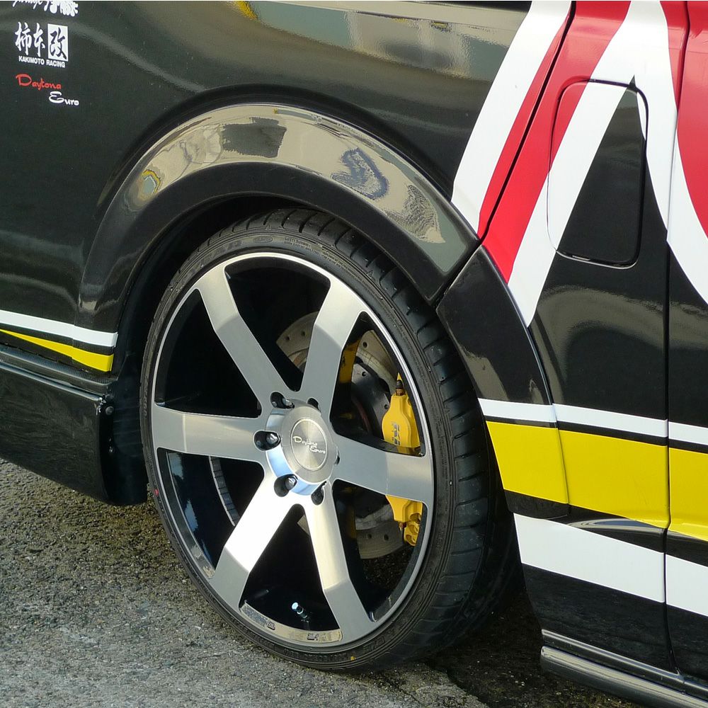200系ハイエースのオーバーフェンダー+10mm 1台分｜パーツパーク